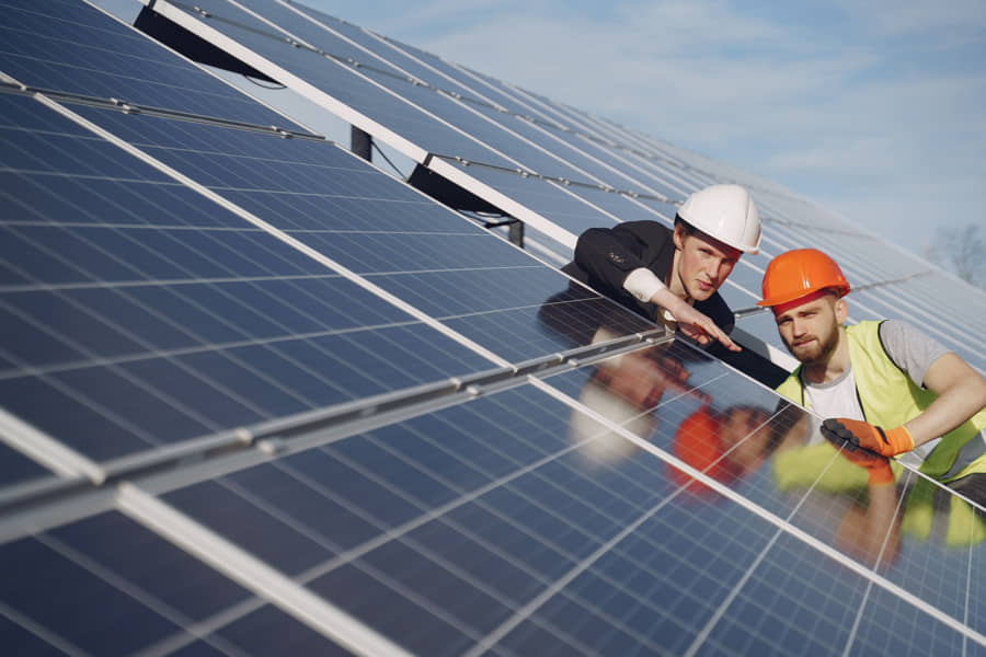 Sistemas solares fotovoltaicos conectados a la red: curso de regulación y normativa